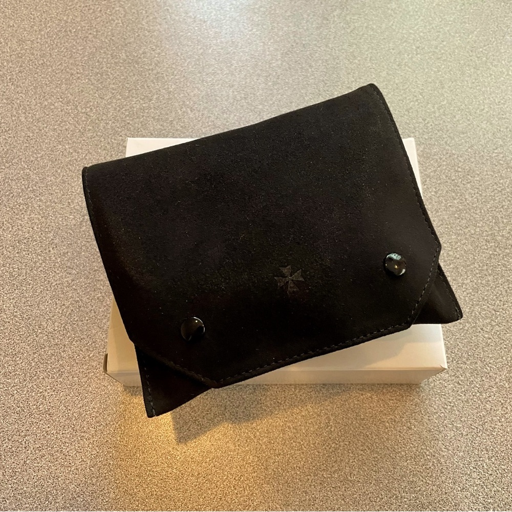 Mechanical watch travel pouch